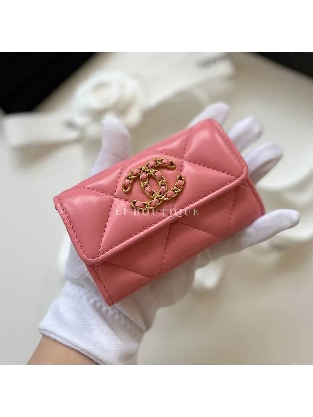 19 Gold Hardware Lambskin Flap Card Wallet Coral Pink Chanel